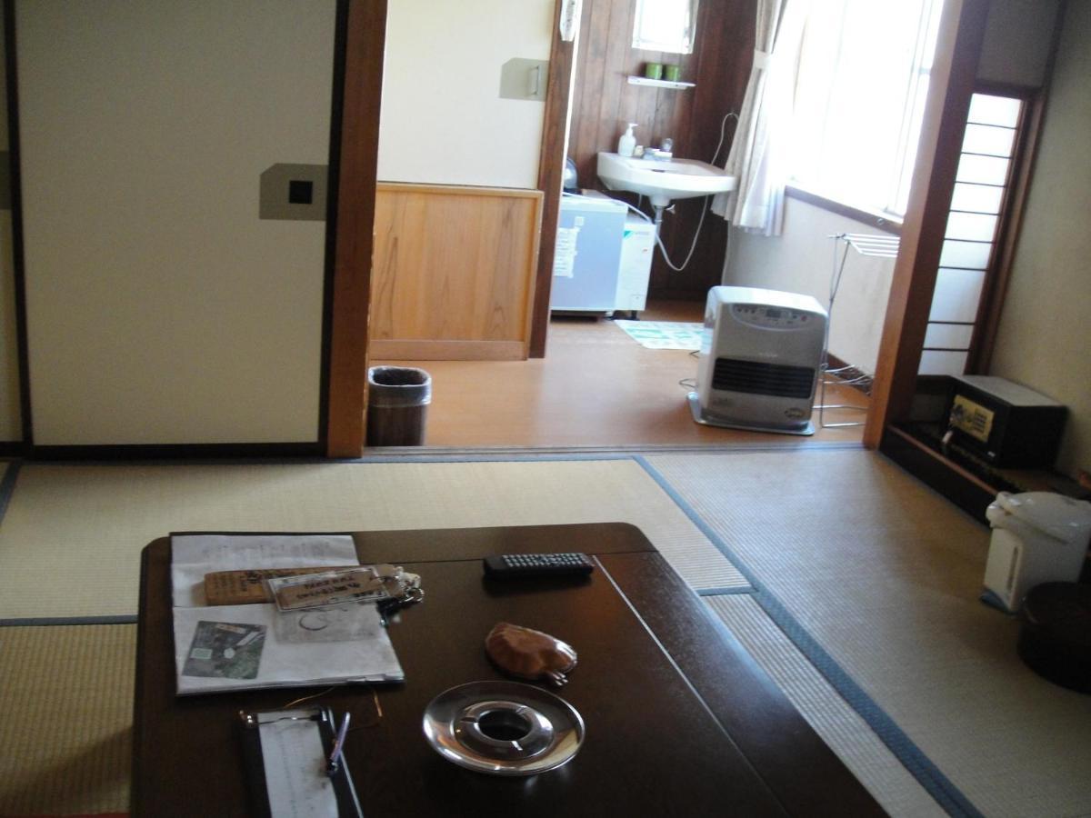 Ikariya Ryokan Yamanouchi  Rum bild